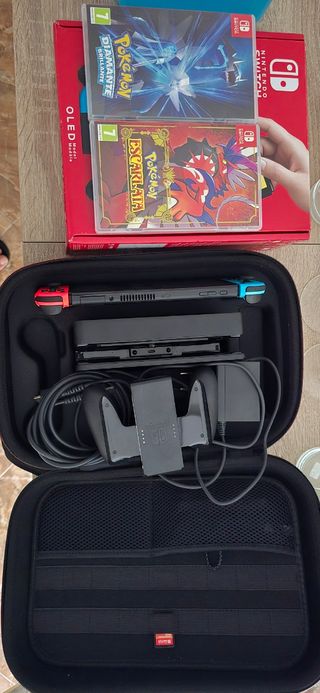 Nintendo Switch OLED + 2 Juegos + Maleta