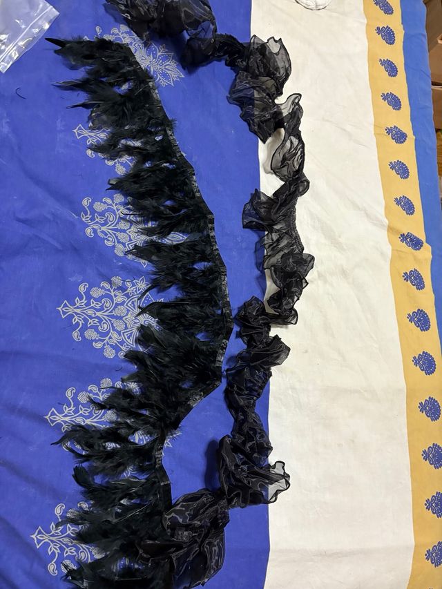 Plumas Negras y Tul para Ropa