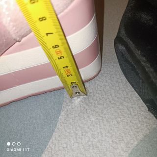 Zapatillas deportivas rosas con lazo