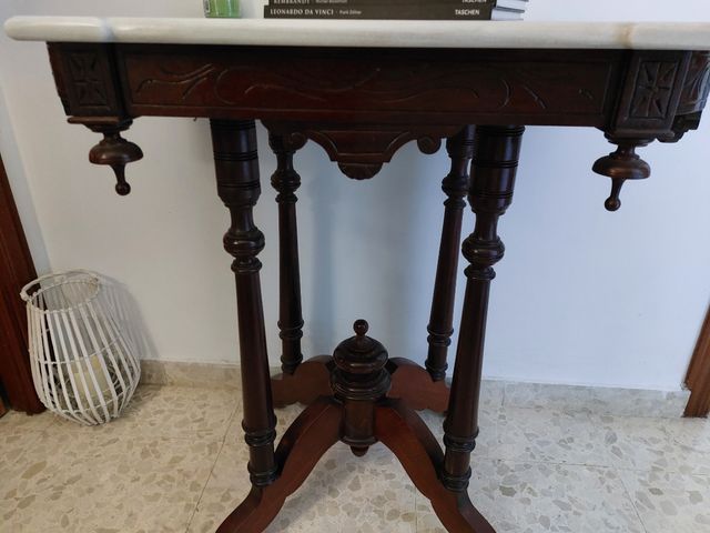 Mueble clásico de entrada madera y mármol