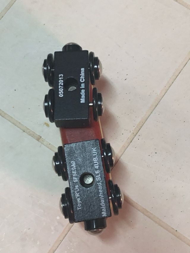 Trenino in legno con pista