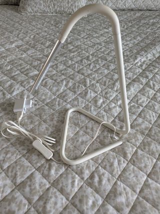 Flexo de mesa Ikea Härte plateado y blanco