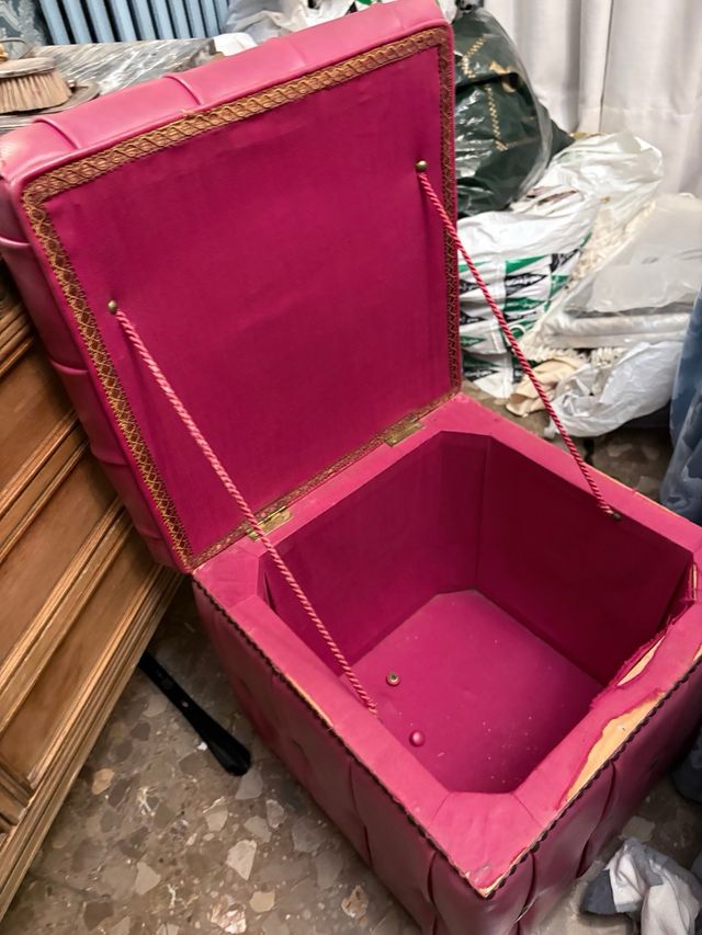 Baúl de cuero rosa y azul