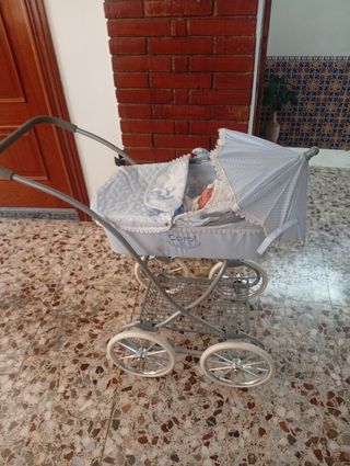 Carrito de bebé de juguete azul
