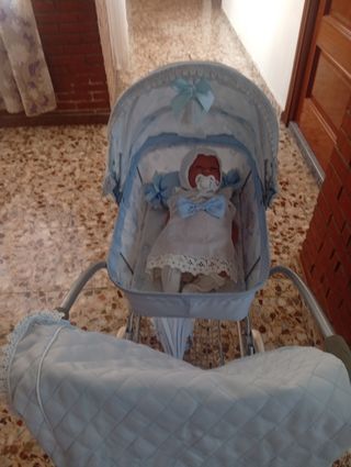 Carrito de bebé de juguete azul