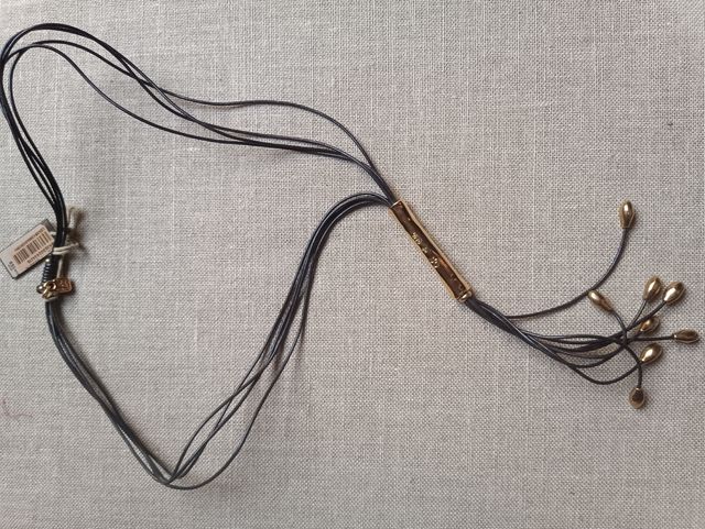 Colgante Uno de 50 Negro y Dorado