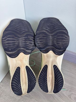 Nike Air Zoom Tempo Next% 44
