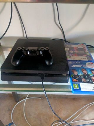 PS4 (PlayStation 4) Negra + 2 Juegos