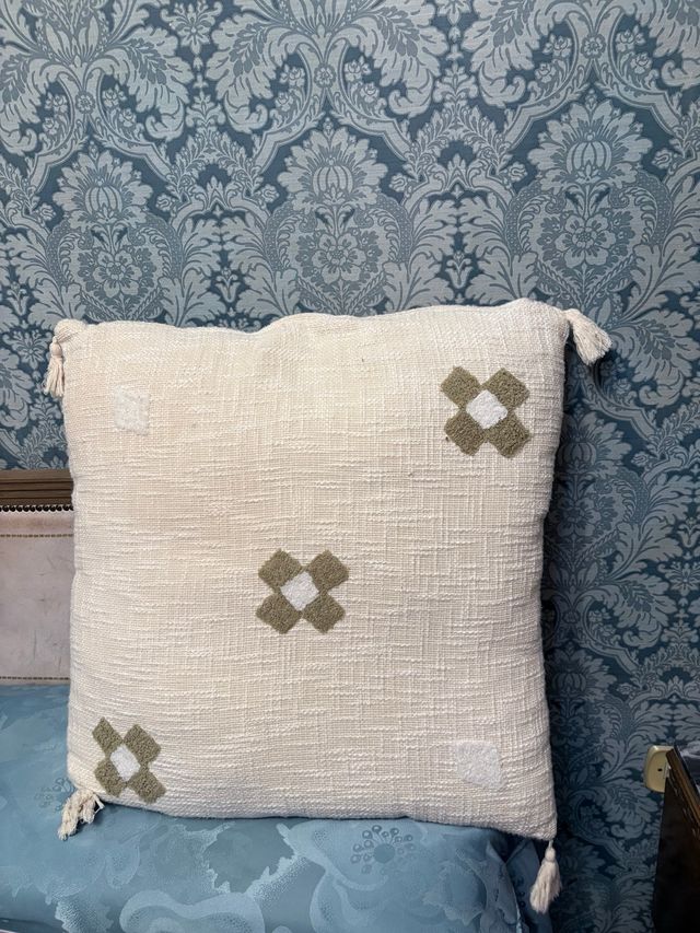 Cojín decorativo beige y verde