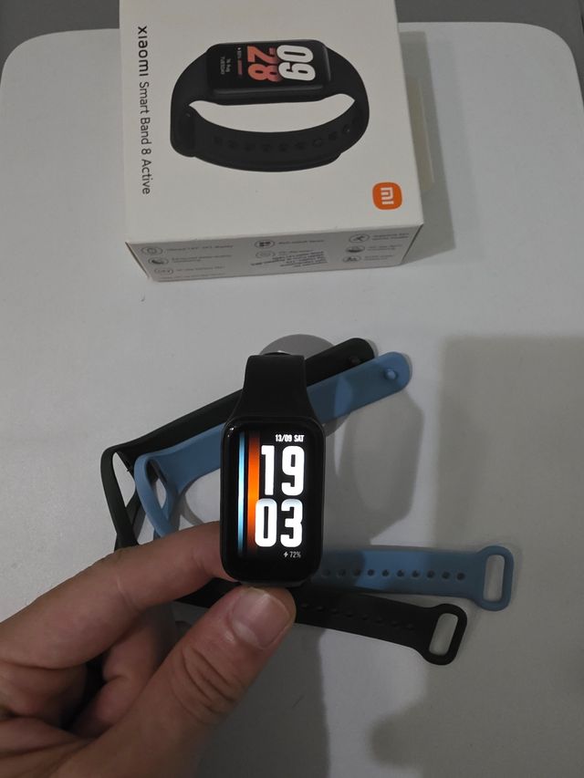 Xiaomi Smart Band 8 Active - Nero, Blu, Verde