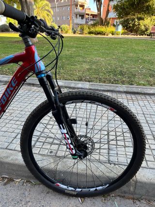 Bicicleta de Montaña Roja