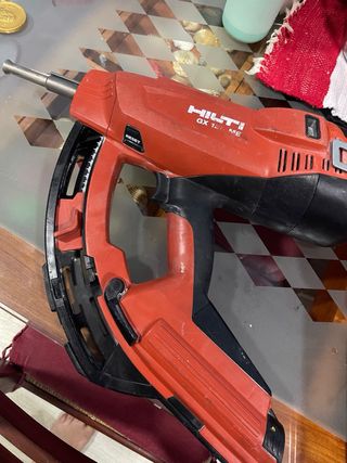 Máquina Hilti Roja