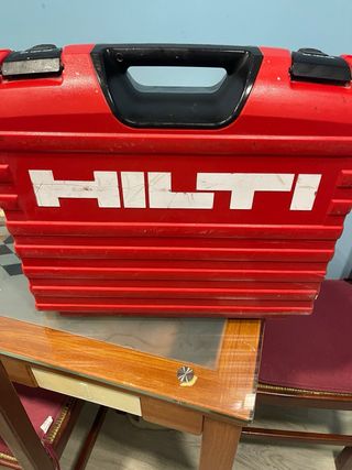 Máquina Hilti Roja