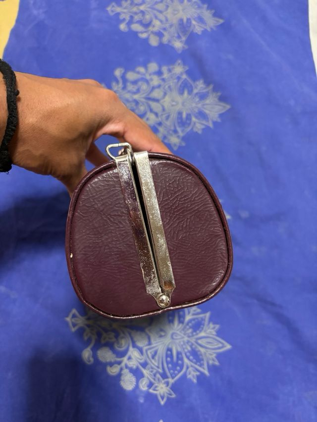 Bolso de mano marrón para eventos