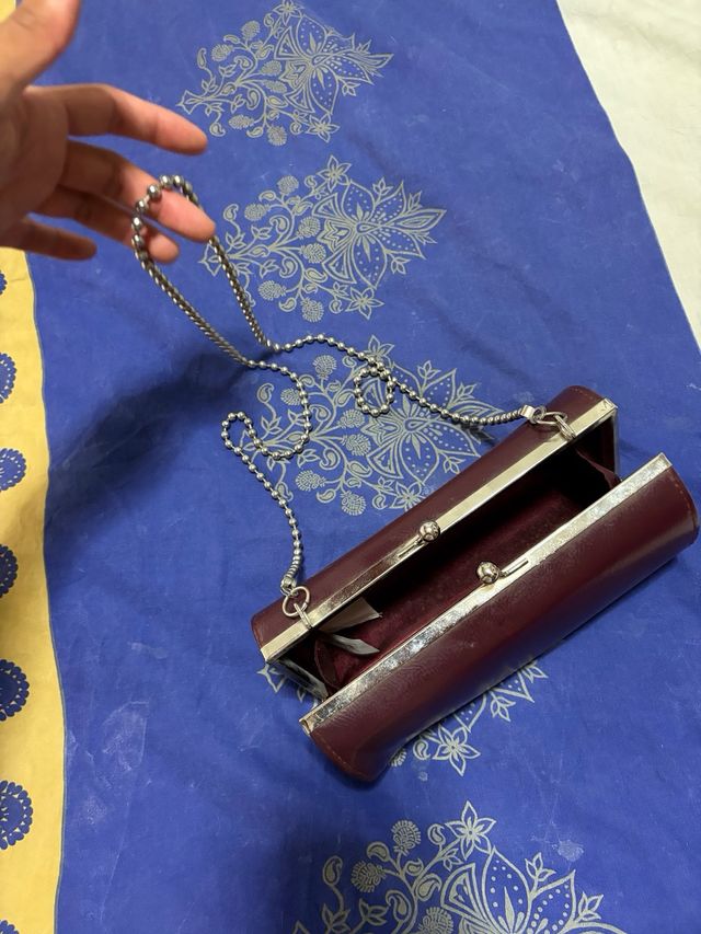 Bolso de mano marrón para eventos