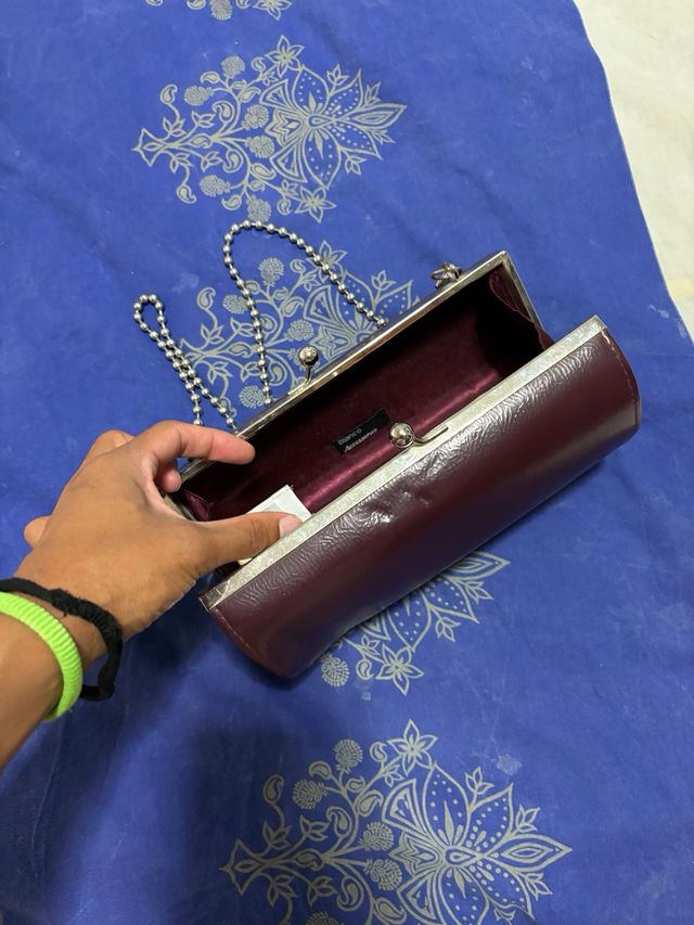 Bolso de mano marrón para eventos