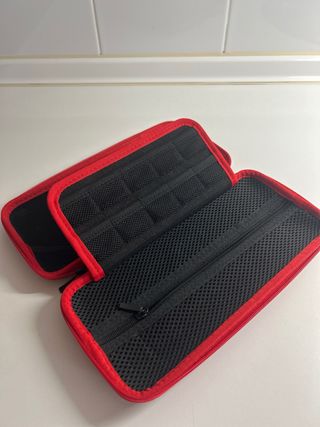 Funda Nintendo Switch Negra y Roja