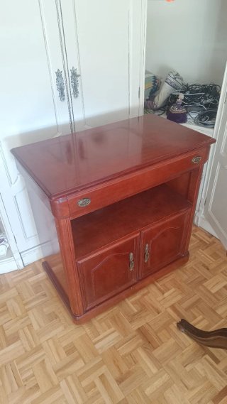 Mueble TV con ruedas