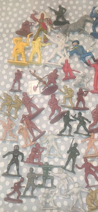 Set di soldatini e jeans in plastica medievali.