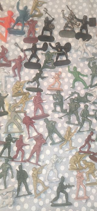 Set di soldatini e jeans in plastica medievali.