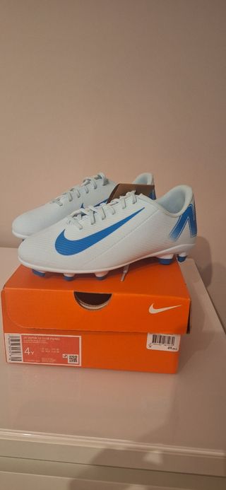 Botas de fútbol Nike talla 36