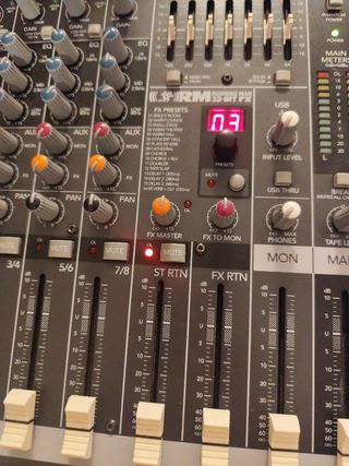 Mixer audio Mackie ProFX8