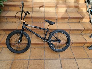Bicicleta BMX negra