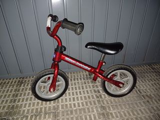 Bici iniciación Chicco sin pedales red bullet
