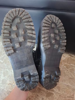 Botas negras con plataforma tipo Dr. Martens