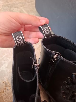 Botas negras con plataforma tipo Dr. Martens