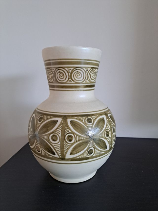 Jarrón de cerámica vintage con diseño