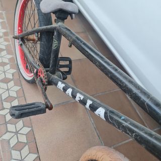 Bmx Negra con Llantas Rojas
