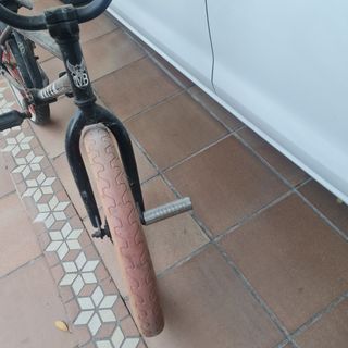 Bmx Negra con Llantas Rojas
