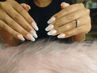 Servicio de manicura y pedicura 