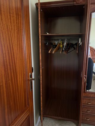 Armario de madera con 6 puertas y espejos