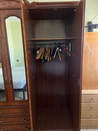 Armario de madera con 6 puertas y espejos