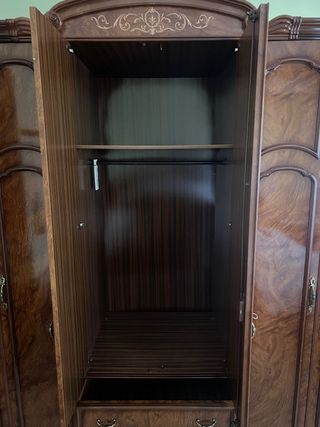 Armario de madera con 6 puertas y espejos