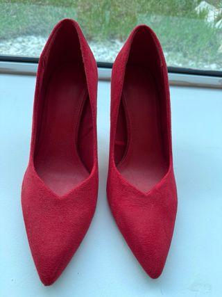 Zapatos de tacón Stradivarius rojos