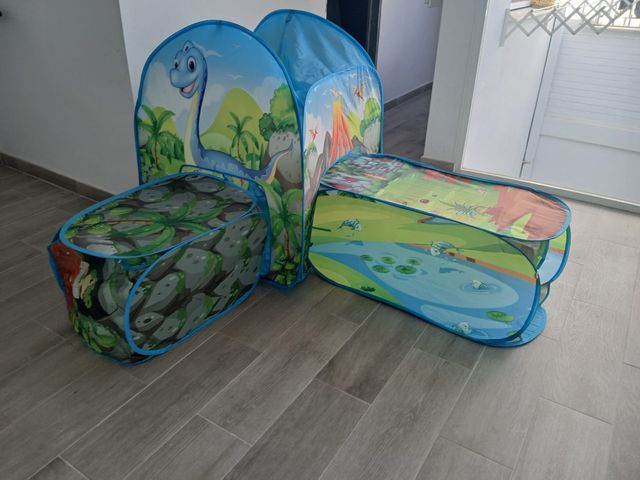 Túnel de brincadeiras infantis de dinossauros