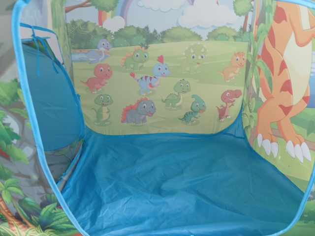 Túnel de brincadeiras infantis de dinossauros