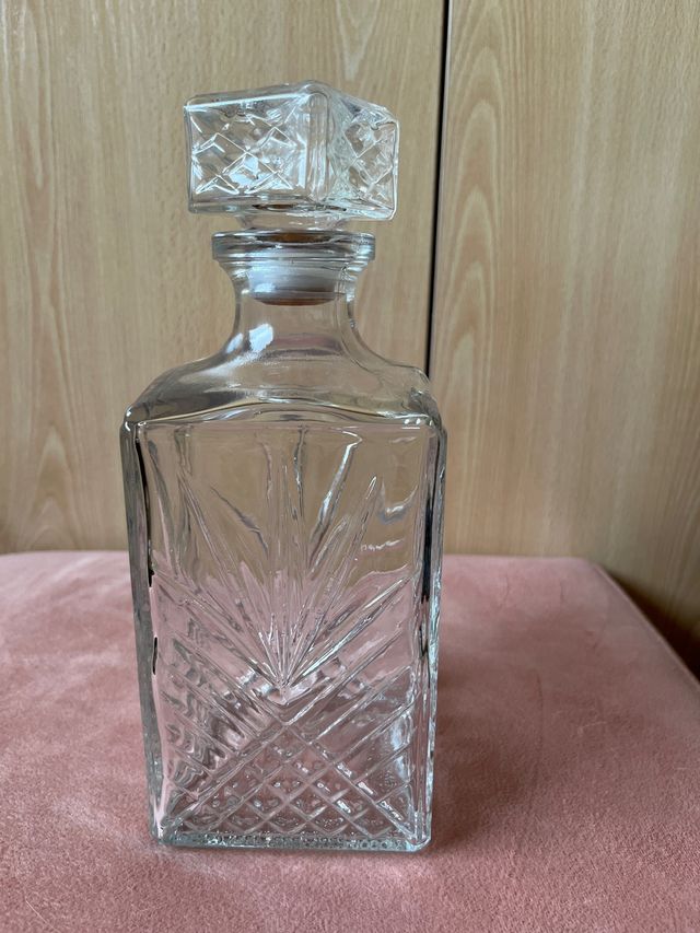 Jarra de cristal tallada