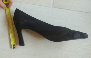 Zapatos negros tacón + regala camiseta mi perfil 