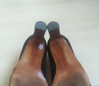 Zapatos negros tacón + regala camiseta mi perfil 