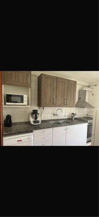 Se alquila Habitación con cama canape 105 x 200