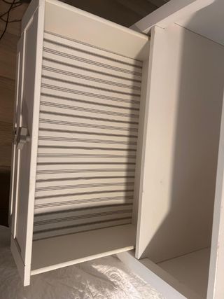 Cambiador blanco con cajones