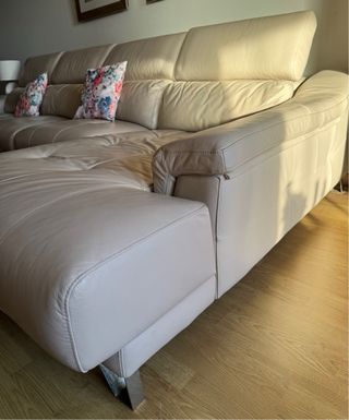 Sofá de piel Pedro Ortiz chaiselong