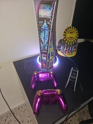 PS5 con 2 mandos personalizados