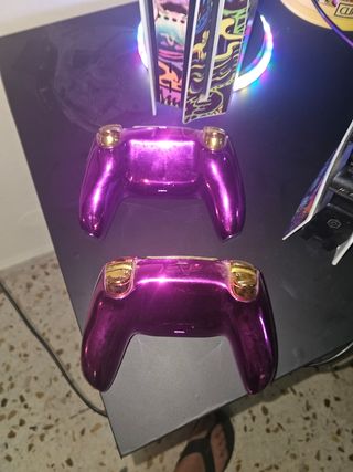PS5 con 2 mandos personalizados