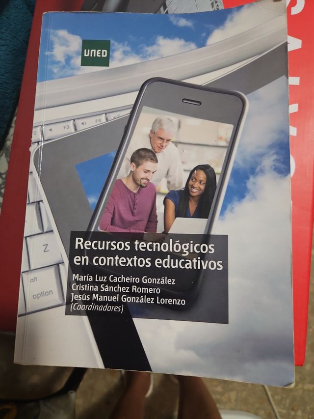 Recursos tecnológicos en contextos educativos (...