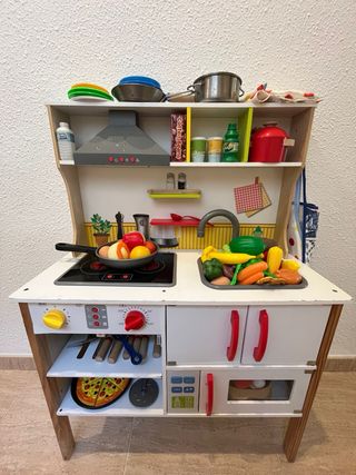Cocinita de juguete con accesorios
